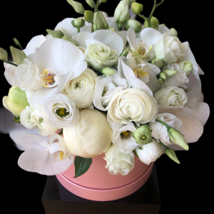 Hat Box. White Blooms